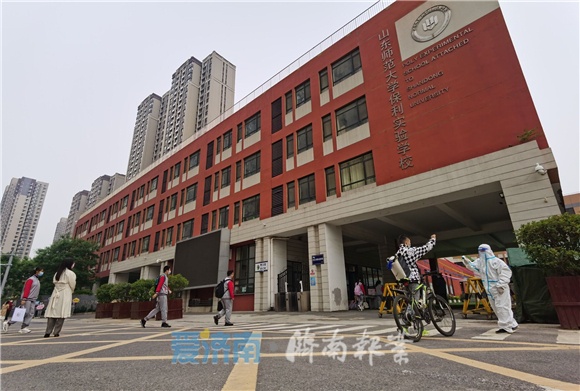 时隔43天济南初三学生复课，学生三个时段分批到校