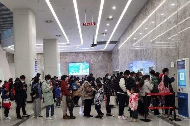 参观热情“挤”在预约通道上，山东省科技馆新馆一票难求