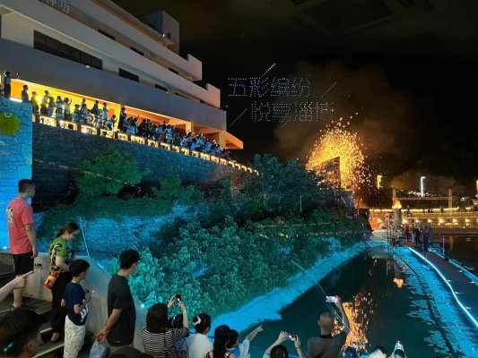 红叶柿岩“浪漫无边 巅峰之夜”燃情上演