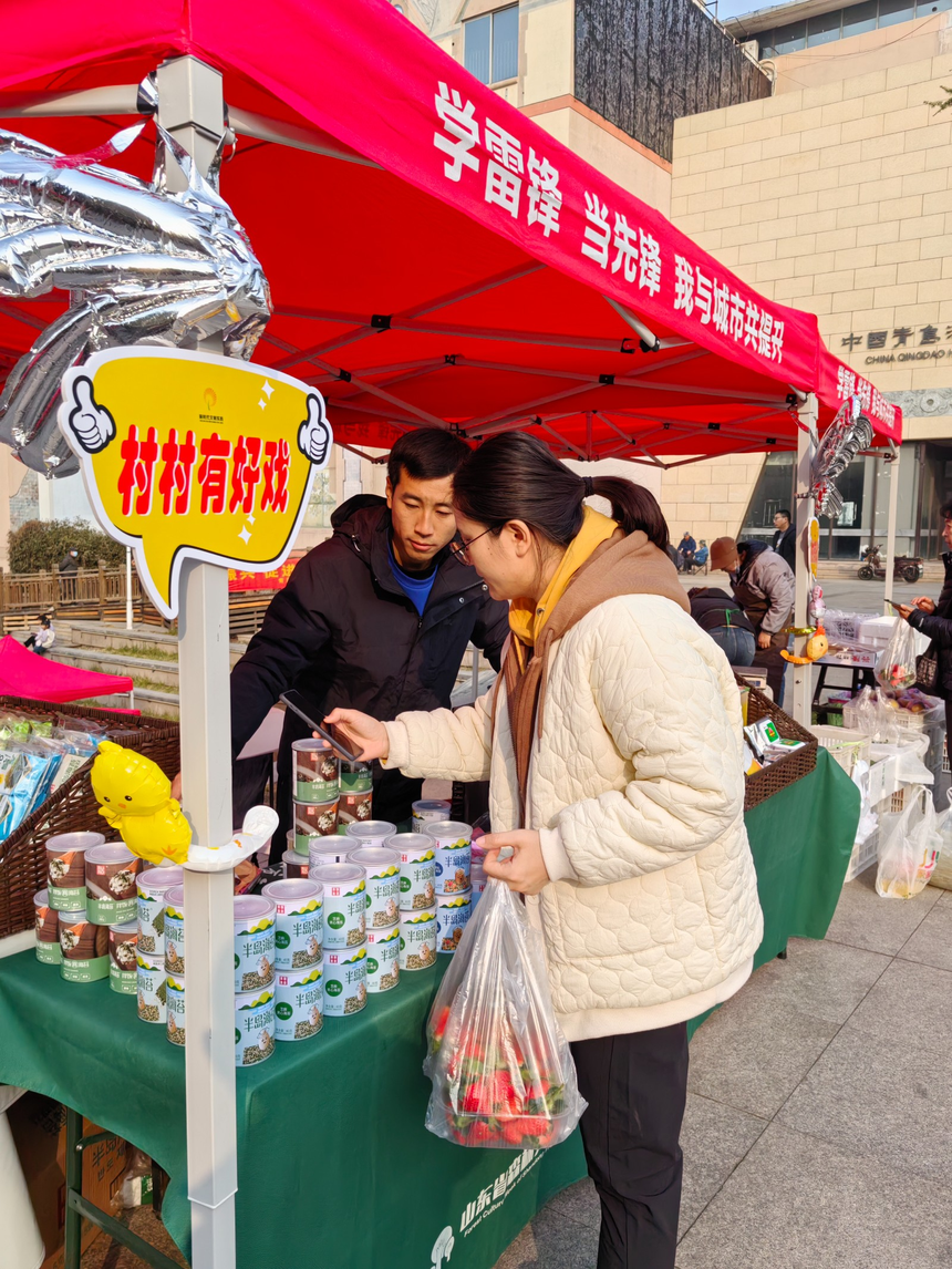青岛市北：“暖冬行动”让冬天不再寒冷 现场启动“爱心棉衣”进乡村、“爱心白菜”进社区活动