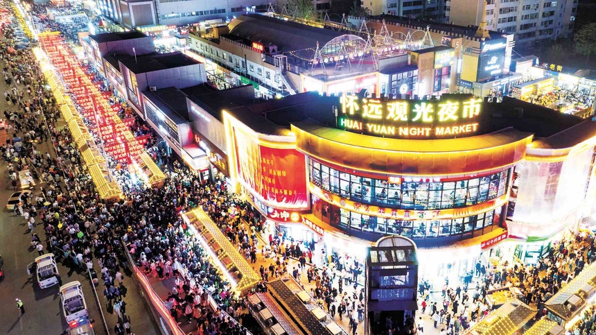 怀远观光夜市按照国家发改委《关于恢复和扩大消费的措施》安排部署,出