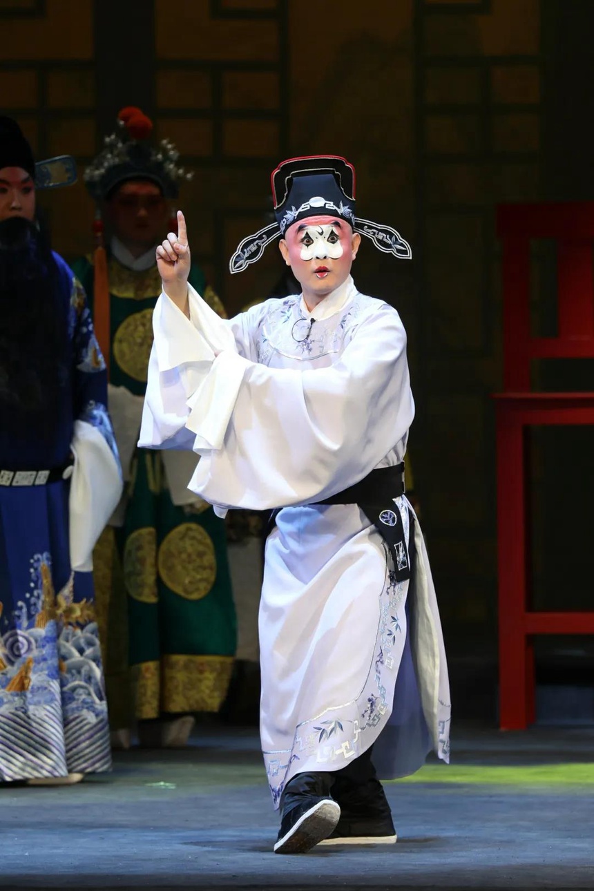 新编京剧《施青天》首轮演出落幕