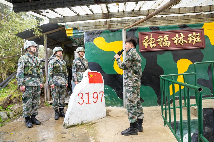 文化温暖送抵雪山哨卡