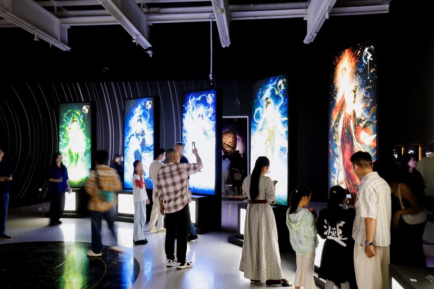《烽界·天境 | 星尘重逢》天文艺术展在成都启幕