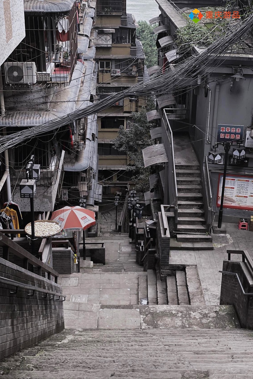 重庆的老街和广州的城中村:都被定义为"落后",却成了城市特色